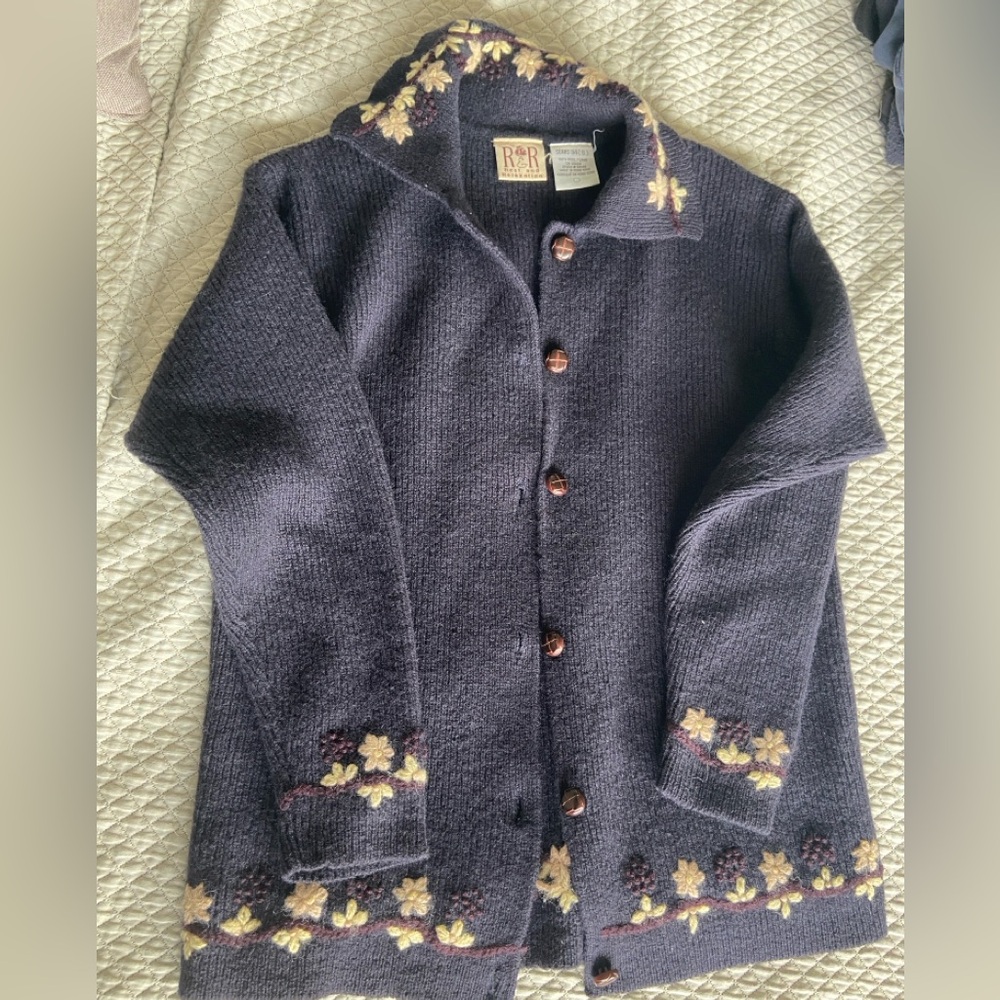 Vintage 100% wool Floral Embroidered Cardigan